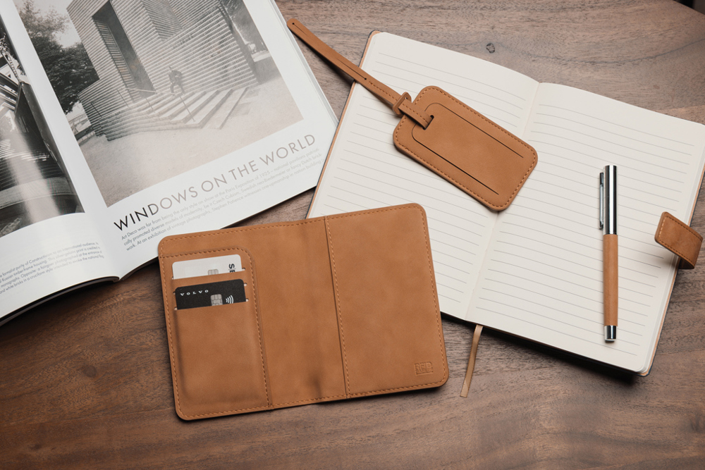 VINGA Bosler RCS RFID Passport-Cover