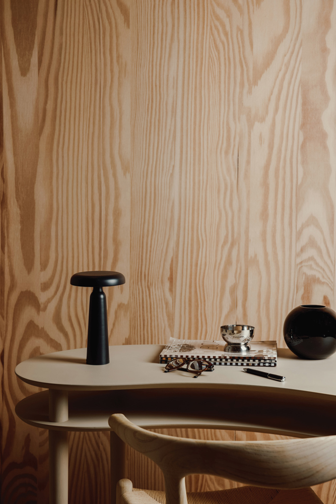 VINGA Avery RCS Tischlampe