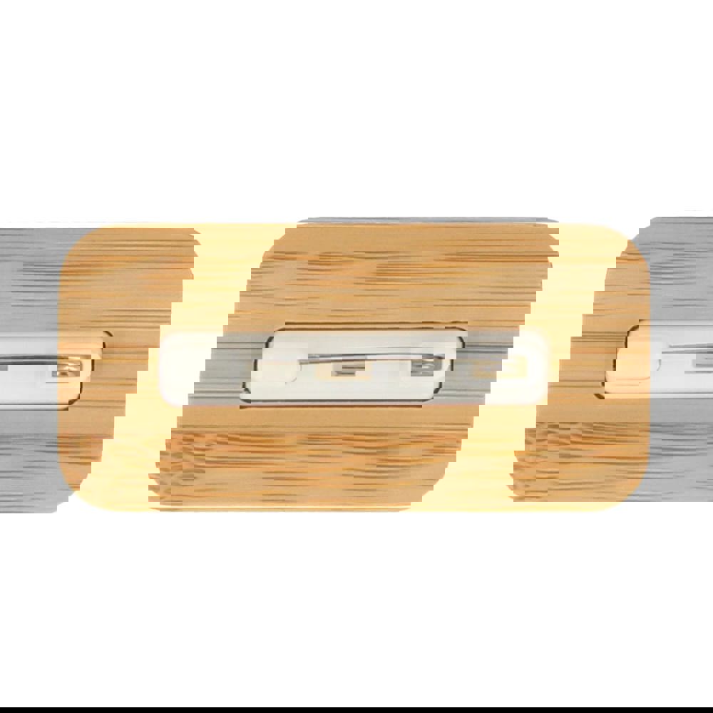 Namensschild aus Bambus mit Anstecknadel