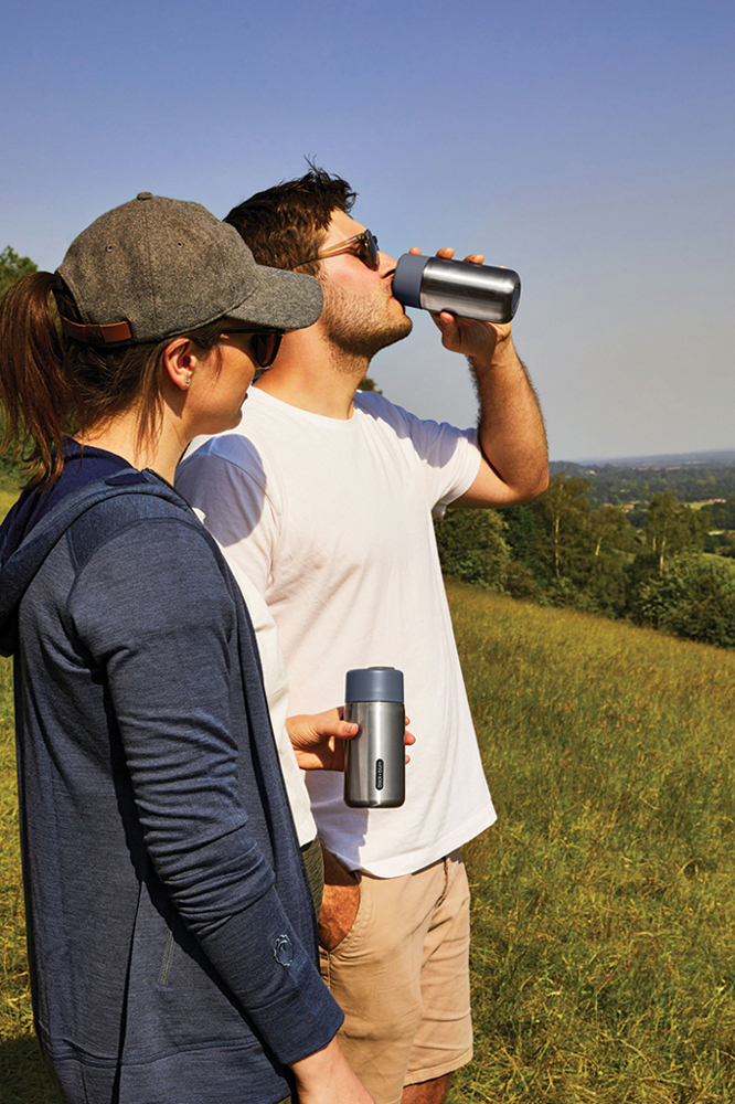 Black+Blum isolierter, auslaufsicherer Becher aus Edelstahl