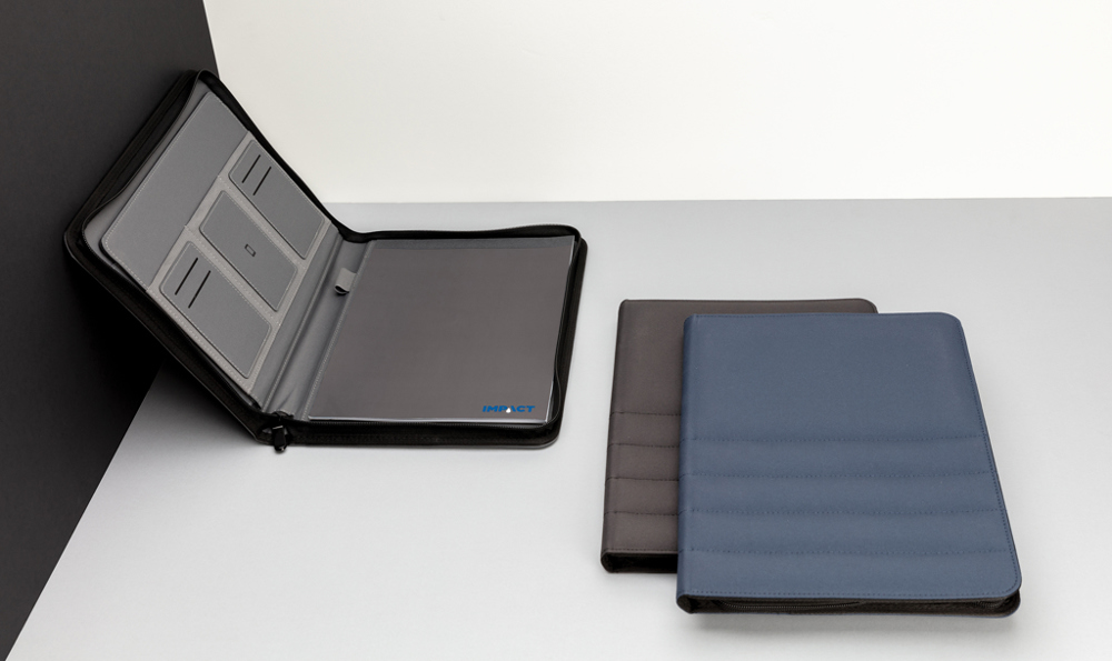 Impact AWARE™ RPET A4 Portfolio mit Reißverschluss